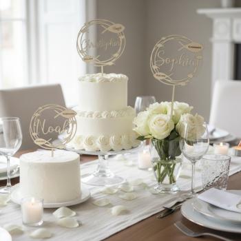 Runder Caketopper aus Birkenholz mit personalisiertem Namen, Anlass und Datum